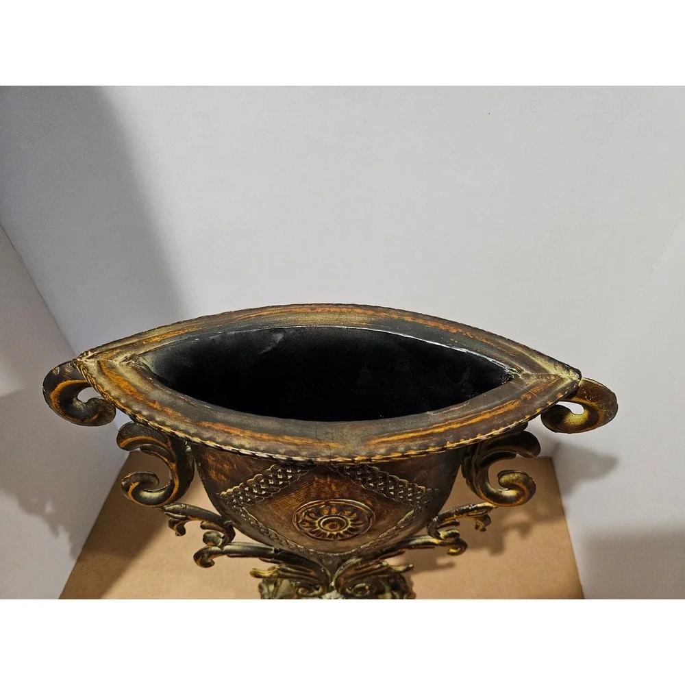 N/A ornate metal